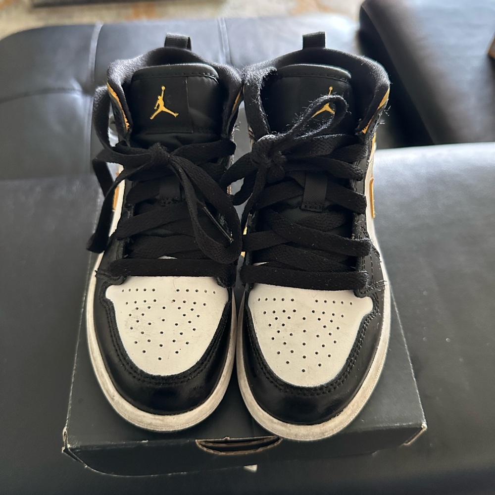 Boys sneakers